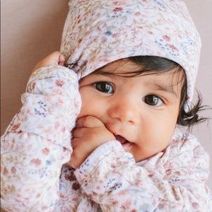 Solly Baby sleeper with knotted hat